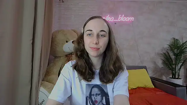 Snapshot of Anika_bloom chatting on March 19, 5:41 am Anika bloom online show from March 19, 5:41 am
