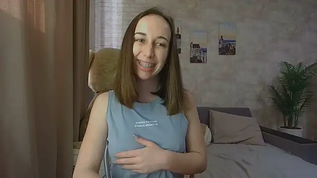 Snapshot of Anika_bloom chatting on October 3, 9:55 am Anika bloom online show from October 3, 9:55 am