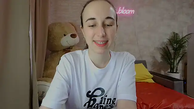 Snapshot of Anika_bloom chatting on March 21, 7:55 am Anika bloom online show from March 21, 7:55 am
