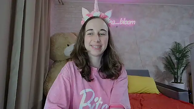 Snapshot of Anika_bloom chatting on March 16, 6:09 am Anika bloom online show from March 16, 6:09 am