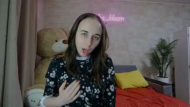 Snapshot of Anika_bloom chatting on March 18, 12:08 am Anika bloom online show from March 18, 12:08 am