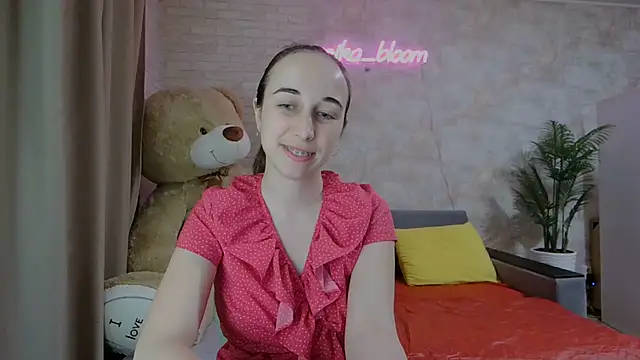Snapshot of Anika_bloom chatting on March 23, 12:58 am Anika bloom online show from March 23, 12:58 am