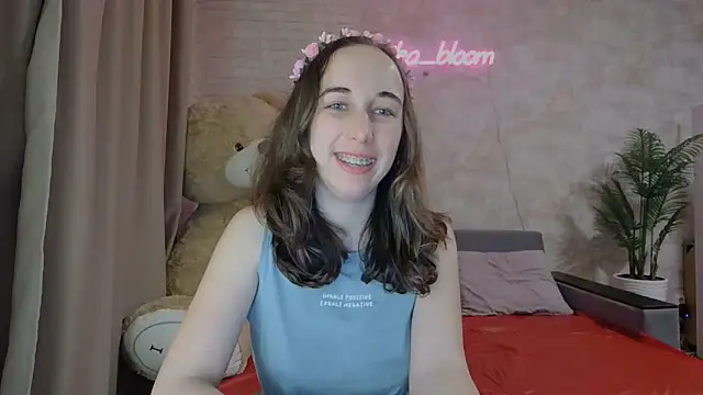 Snapshot of Anika_bloom chatting on March 13, 2:27 am Anika bloom online show from March 13, 2:27 am