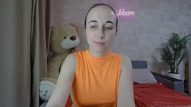 Snapshot of Anika_bloom chatting on March 11, 3:47 am Anika bloom online show from March 11, 3:47 am