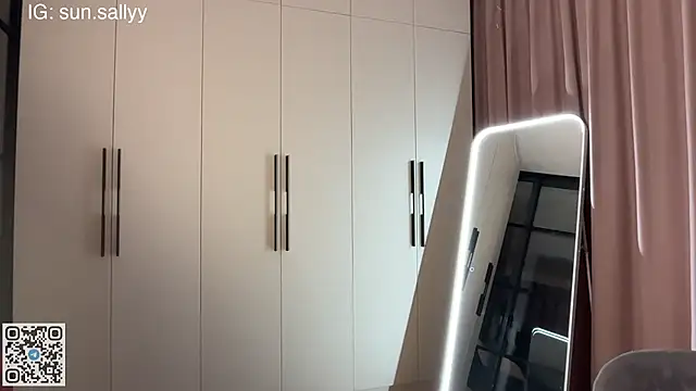 sunsally online show from April 2, 10:05 pm