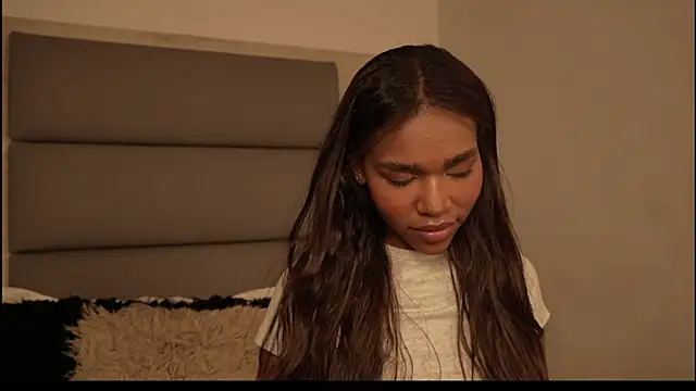 Lily Miiller online show from March 26, 8:40 pm