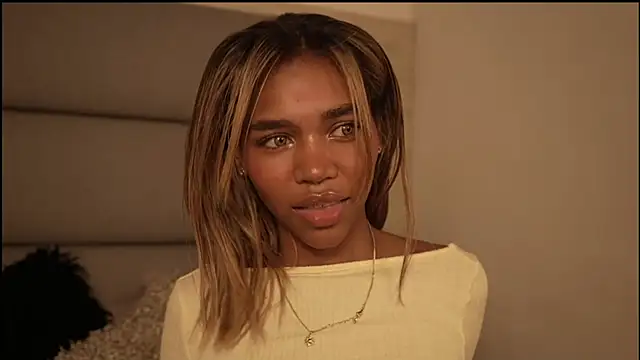 Lily Miiller online show from March 6, 9:32 pm