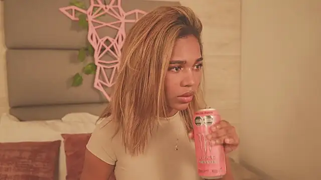 Lily Miiller online show from December 21, 8:09 pm