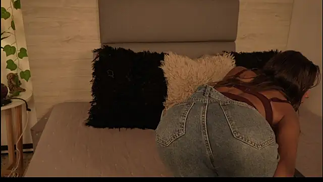 Lily Miiller online show from March 31, 8:44 pm