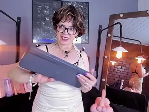 Snapshot of Samantha_mature56 chatting on September 27, 3:12 am Samantha mature56 online show from September 27, 3:12 am