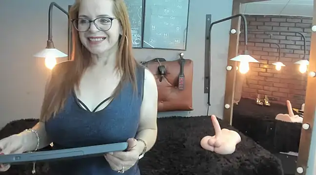 Snapshot of Samantha_mature56 chatting on March 12, 10:16 am Samantha mature56 online show from March 12, 10:16 am