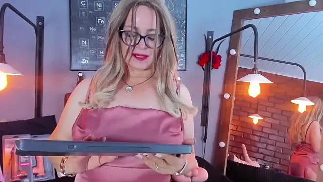 Samantha mature56 online show from November 2, 2:05 am