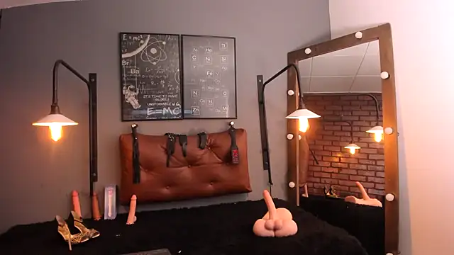 Snapshot of Samantha_mature56 chatting on March 17, 10:27 am Samantha mature56 online show from March 17, 10:27 am