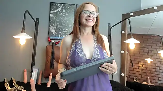 Snapshot of Samantha_mature56 chatting on March 22, 9:45 am Samantha mature56 online show from March 22, 9:45 am