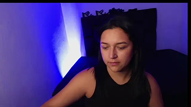 Snapshot of EmilySavvato chatting on January 1, 12:32 am EmilySavvato online show from January 1, 12:32 am
