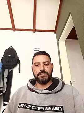 P4uzud4O online show from February 11, 12:05 pm