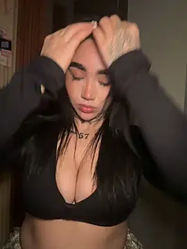 Nickiiiii online show from March 21, 8:30 am