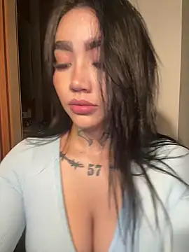 Snapshot of Nickiiiii chatting on February 22, 8:17 am Nickiiiii online show from February 22, 8:17 am