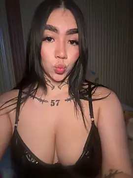 Snapshot of Nickiiiii chatting on February 3, 6:22 am Nickiiiii online show from February 3, 6:22 am