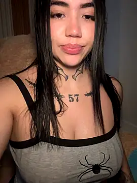 Snapshot of Nickiiiii chatting on December 17, 6:40 am Nickiiiii online show from December 17, 6:40 am