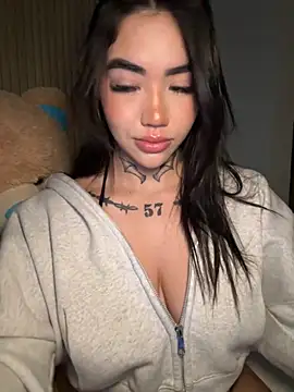 Snapshot of Nickiiiii chatting on November 9, 6:39 am Nickiiiii online show from November 9, 6:39 am