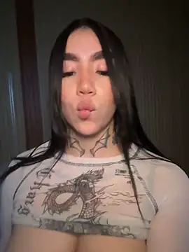 Snapshot of Nickiiiii chatting on February 3, 6:40 am Nickiiiii online show from February 3, 6:40 am