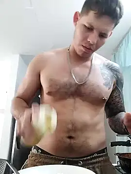 Snapshot of King_russo chatting on October 19, 9:06 pm King russo online show from October 19, 9:06 pm