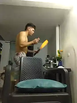 Snapshot of King_russo chatting on October 31, 10:38 pm King russo online show from October 31, 10:38 pm