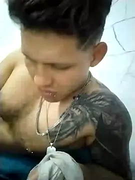 Snapshot of King_russo chatting on March 15, 11:06 pm King russo online show from March 15, 11:06 pm