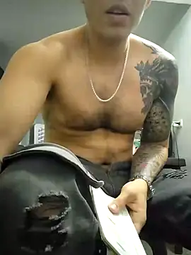 Snapshot of King_russo chatting on November 5, 10:24 pm King russo online show from November 5, 10:24 pm