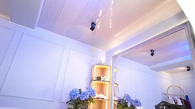 elasummer online show from April 11, 12:31 pm