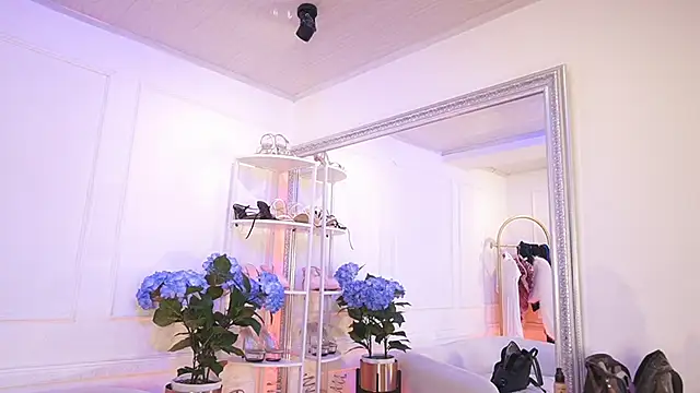 elasummer online show from February 12, 12:38 pm