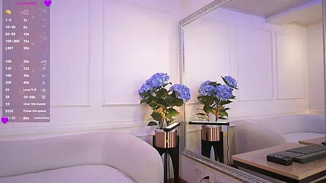 Snapshot of elasummer chatting on March 3, 12:06 pm elasummer online show from March 3, 12:06 pm