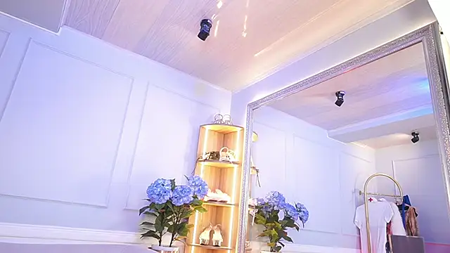 elasummer online show from April 7, 12:40 pm