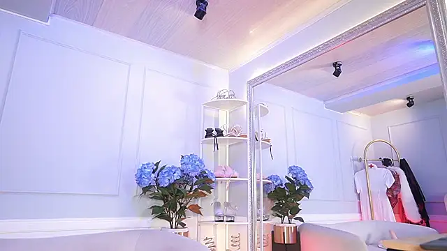 elasummer online show from March 9, 12:30 pm