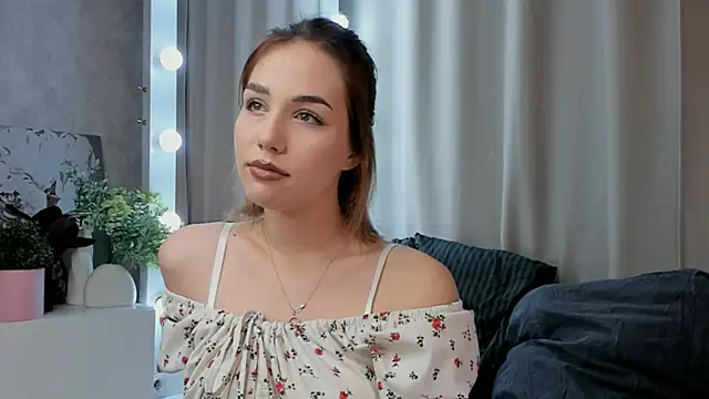 Snapshot of Tate_Angel chatting on September 17, 6:21 pm Tate Angel online show from September 17, 6:21 pm