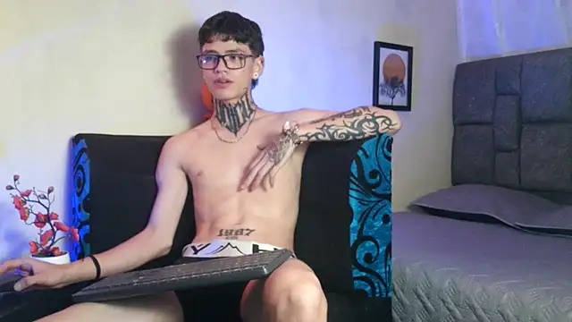 Snapshot of Dan_brownn chatting on March 19, 4:57 am Dan brownn online show from March 19, 4:57 am