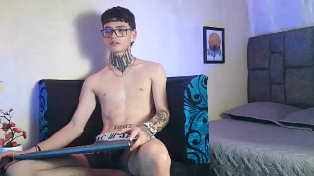 Snapshot of Dan_brownn chatting on March 22, 9:42 pm Dan brownn online show from March 22, 9:42 pm