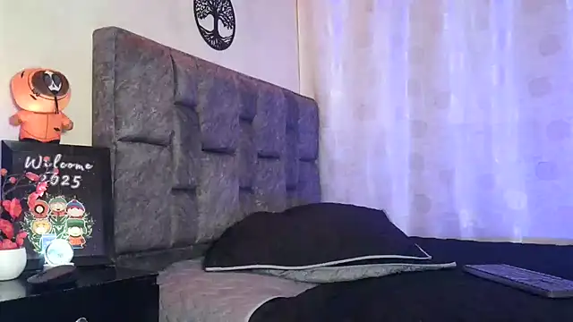 Snapshot of Dan_brownn chatting on February 8, 9:57 pm Dan brownn online show from February 8, 9:57 pm