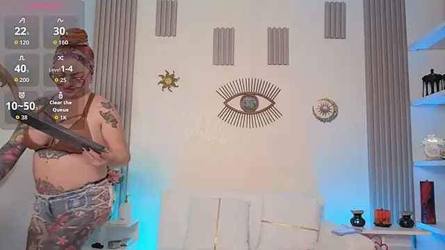Snapshot of EMILY_ROUSSE71 chatting on June 25, 10:48 pm EMILY ROUSSE71 online show from June 25, 10:48 pm
