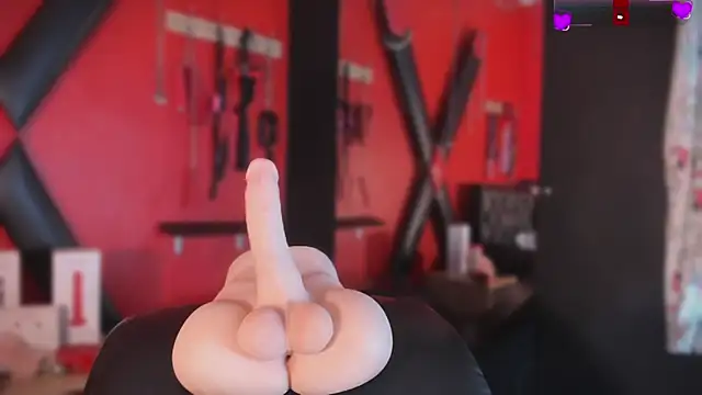 Monttserratt online show from April 15, 7:58 pm