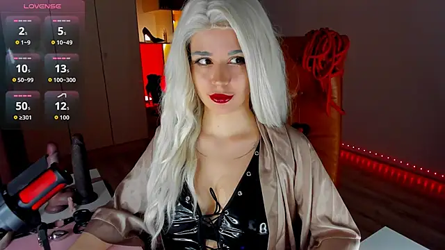 mollyposhh online show from April 13, 6:34 pm