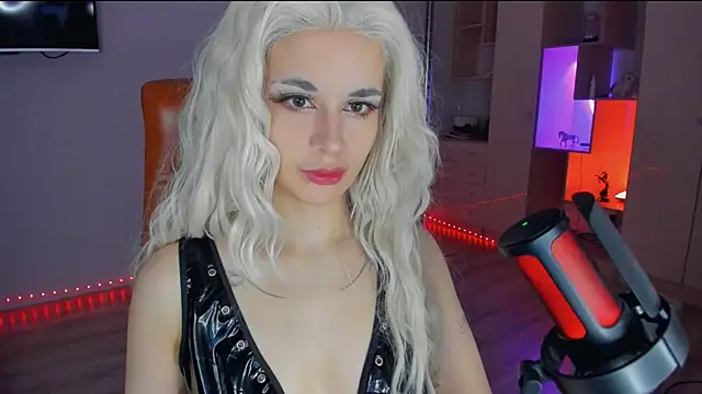 mollyposhh online show from November 25, 6:19 pm