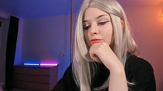 mollyposhh online show from February 25, 4:14 pm