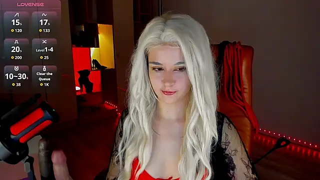 mollyposhh online show from March 5, 8:05 pm