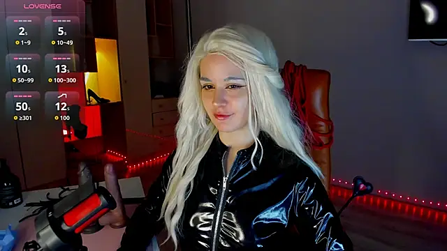 mollyposhh online show from March 20, 7:04 pm