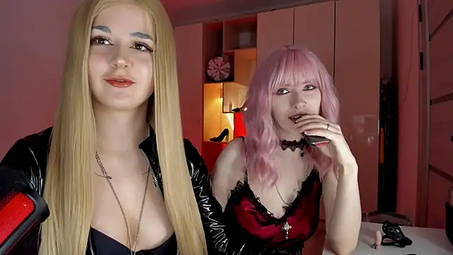mollyposhh online show from May 15, 4:38 pm