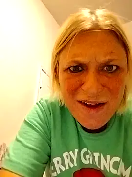 Snapshot of Playmate86 chatting on December 8, 5:06 am Playmate86 online show from December 8, 5:06 am