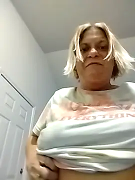 Snapshot of Playmate86 chatting on December 5, 7:21 am Playmate86 online show from December 5, 7:21 am