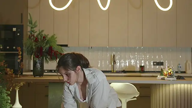 whisper of love online show from December 16, 2:05 am